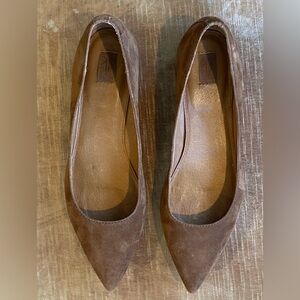 EUC FRYE SUEDE PUMP WITH LOW HEEL 8.5M